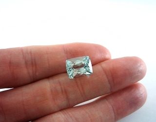 ブラジル産アンブリゴナイト☆クッション12.5ｘ10☆15.34ct.