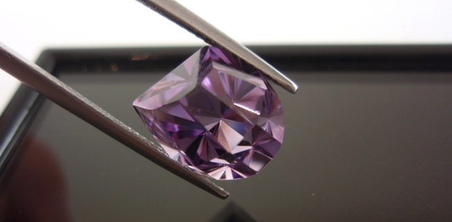 アフリカ産アメシスト☆ファンシー11.5x10.7☆6.88ct.