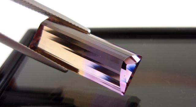 ブラジル産アメトリン☆バゲットファンシーカット23x9.3☆13.66ct.