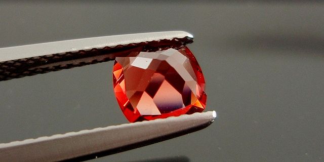 コンゴ産アンデシン☆クッション6ｍｍ（ペアセット）☆1.68ct.