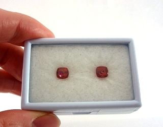 コンゴ産アンデシン☆クッション6ｍｍ（ペアセット）☆1.68ct.