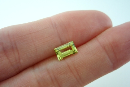 ザンビア産カナリートルマリン☆バゲットカット8x5mm☆1.13ct.