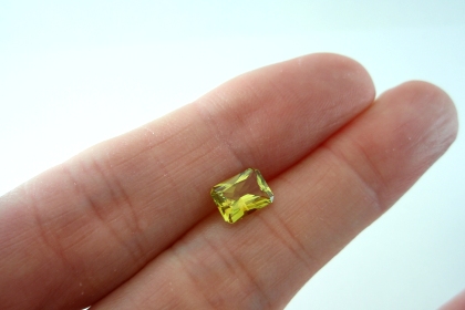 ザンビア産カナリートルマリン☆ラディアント8x6mm☆1.30ct.