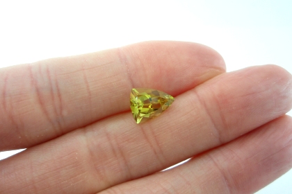 ザンビア産カナリートルマリン☆ファンシートリリアント10.5x8mm☆2.39ct.