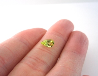 ザンビア産カナリートルマリン☆ペアシェイプ8x5mm☆0.78ct.