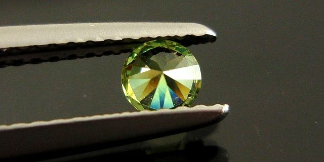 ロシア産デマントイドガーネット☆ラウンド3.7ｍｍ☆0.23ct.