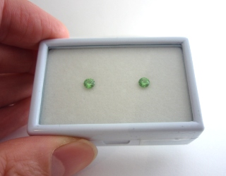 ロシア産デマントイドガーネット☆ラウンド3.9mm(ペアセット)☆0.53ct.