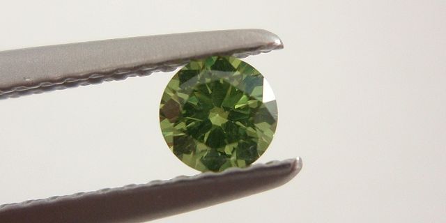 ロシア産デマントイドガーネット☆ラウンド3.7ｍｍ☆0.28ct.
