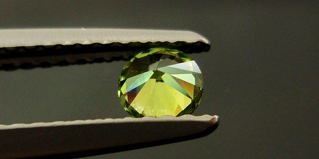 ロシア産デマントイドガーネット☆ラウンド3.9ｍｍ☆0.28ct.