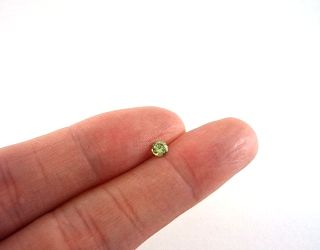 ロシア産デマントイドガーネット☆ラウンド3.9ｍｍ☆0.28ct.