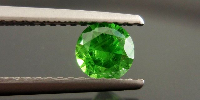 ロシア産デマントイドガーネット☆ラウンド4.8ｍｍ☆0.51ｃｔ．
