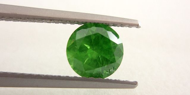 ロシア産デマントイドガーネット☆ラウンド6.2mm☆1.06ct.
