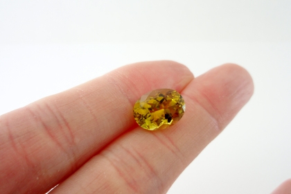 ザンビア産ゴールデントルマリン☆オーバル13x10mm☆5.37ct.