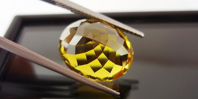 ザンビア産ゴールデントルマリン☆オーバル15x12mm☆9.81ct.