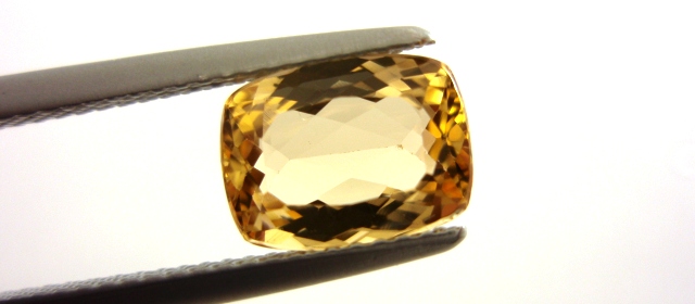 ブラジル産インペリアルトパーズ☆クッションシェイプ☆約9x7mm☆2.15ct.