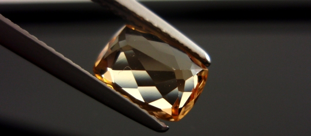 ブラジル産インペリアルトパーズ☆クッションシェイプ☆約9x7mm☆2.15ct.