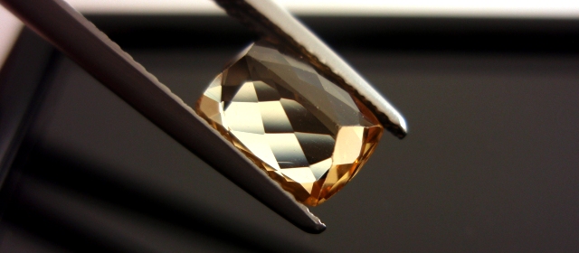 ブラジル産インペリアルトパーズ☆クッションシェイプ☆約9ｘ7mm☆2.32ct.