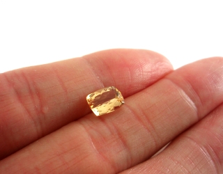 ブラジル産インペリアルトパーズ☆クッションシェイプ☆約9ｘ7mm☆2.32ct.