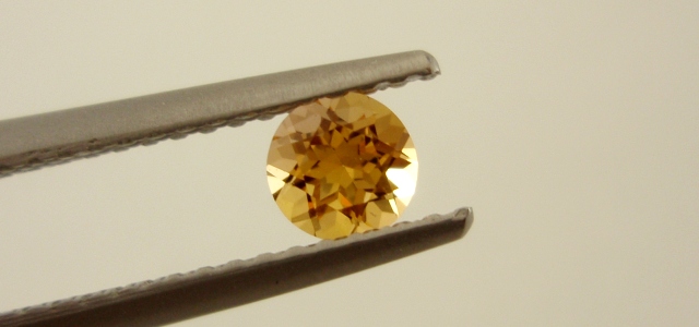 ブラジル産インペリアルトパーズ☆ラウンド4mm☆0.34ct.