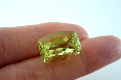 ブラジル産レモンクォーツ☆クッション18x13☆14.40ct.