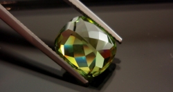 マダガスカル産スフェーン☆クッションシェイプ10.5ｘ9☆4.76ct.