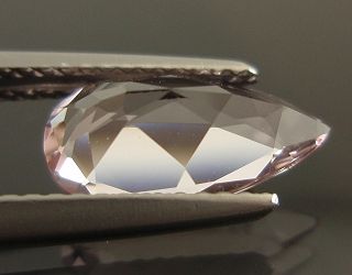 マダスカル産モルガナイト☆ペアシェイプ12ｘ6.5mm☆1.71ct