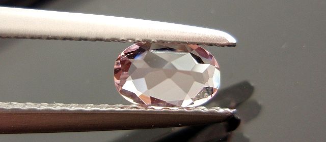 マダガスカル産モルガナイト☆オーバル6ｘ4（ペアセット）☆0.87ct.