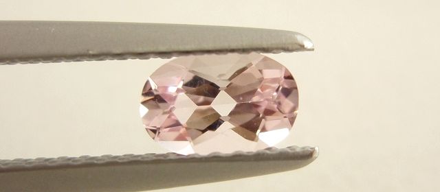 マダガスカル産モルガナイト☆オーバル6ｘ4（ペアセット）☆0.87ct.