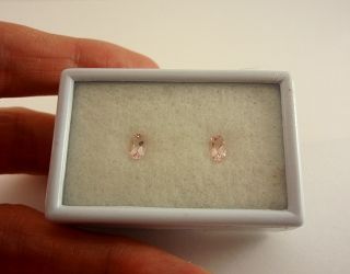 マダガスカル産モルガナイト☆オーバル6ｘ4（ペアセット）☆0.87ct.