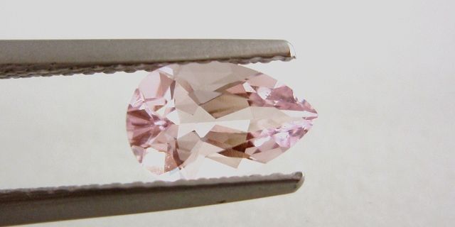 マダガスカル産モルガナイト☆ペアシェイプ8ｘ5（ペアセット）☆1.49ct.