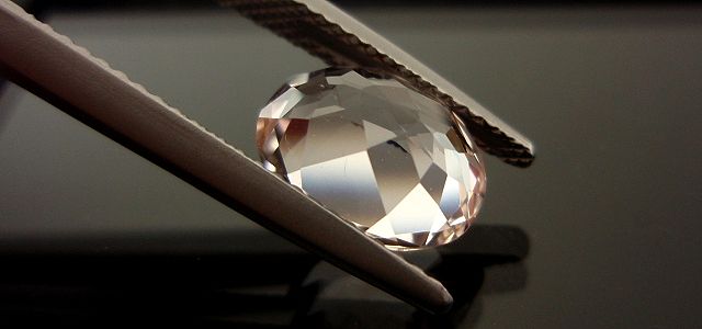 モザンビーク産モルガナイト☆オーバル10ｘ8mm☆2.44ct.