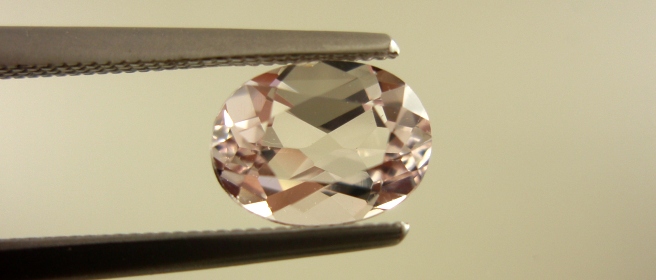 マダガスカル産モルガナイト☆オーバルシェイプ8x6mm☆0.80ct.UP