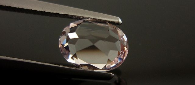 マダガスカル産モルガナイト☆オーバルシェイプ8x6mm☆0.80ct.UP