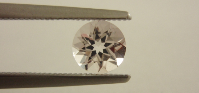 マダガスカル産モルガナイト☆ラウンドシェイプ5mm☆0.40ct.UP