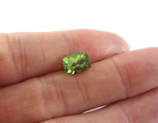 チャイナ産ペリドット☆クッションチェッカーカット☆2.73ct.