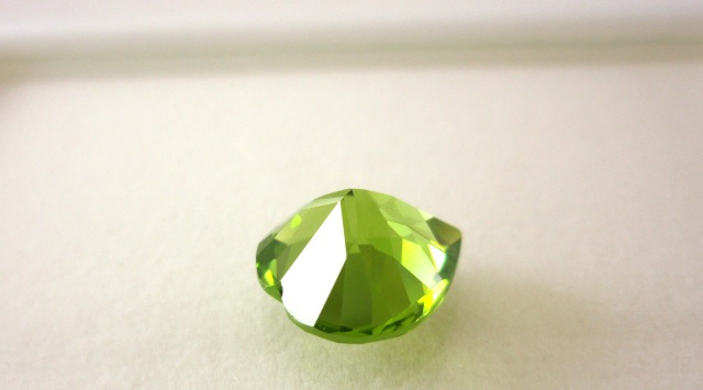 チャイナ産ペリドット☆ハート12mm☆5.79ct.