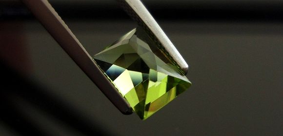 ペリドット☆ファンシーシェープ☆7x5mm☆1.05ct.