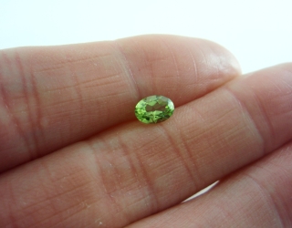 ペリドット☆オーバル☆7x5mm☆0.83ct.