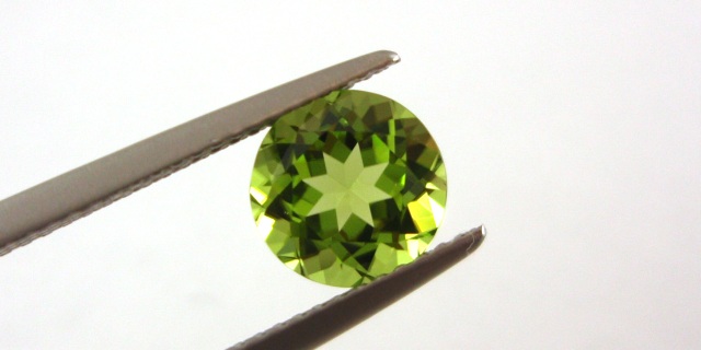 チャイナ産ペリドット☆ラウンド8mm☆1.79ct.