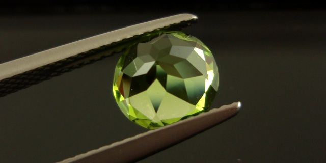 チャイナ産ペリドット☆ラウンド8mm☆1.79ct.