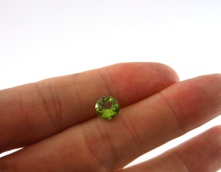 チャイナ産ペリドット☆ラウンド8mm☆1.79ct.