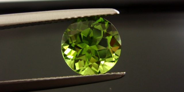 チャイナ産ペリドット☆ラウンド8mm☆2.37ct.