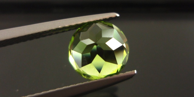 チャイナ産ペリドット☆ラウンド8mm☆2.37ct.