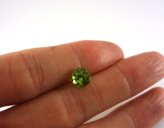 チャイナ産ペリドット☆ラウンド8mm☆2.37ct.