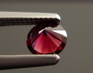 アリゾナ産パイロープガーネット☆ラウンド☆約4.0x2.4mm☆0.24ct.UP