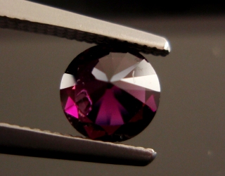 アリゾナ産パイロープガーネット☆ラウンド☆約5.0x2.6mm☆0.42ct.UP