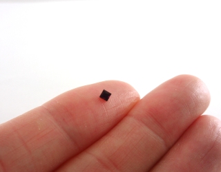 アリゾナ産パイロープガーネット☆スクエア☆約2.5x1.5mm☆0.07ct.UP