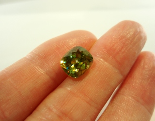 マダガスカル産スフェーン☆クッションシェイプ10.5ｘ9☆4.76ct.