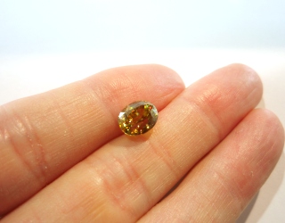 マダガスカル産スフェーン☆オーバル9.5ｘ7.5☆3.30ct.