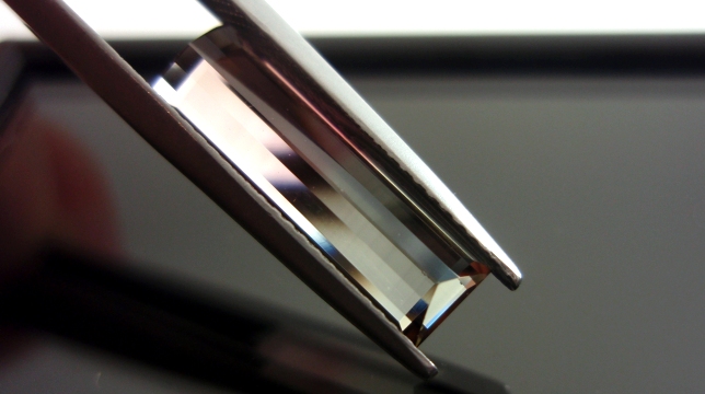 ナイジェリア産バイカラートルマリン☆レクタングルシェープ☆17.7x5.2mm☆3.20ct.